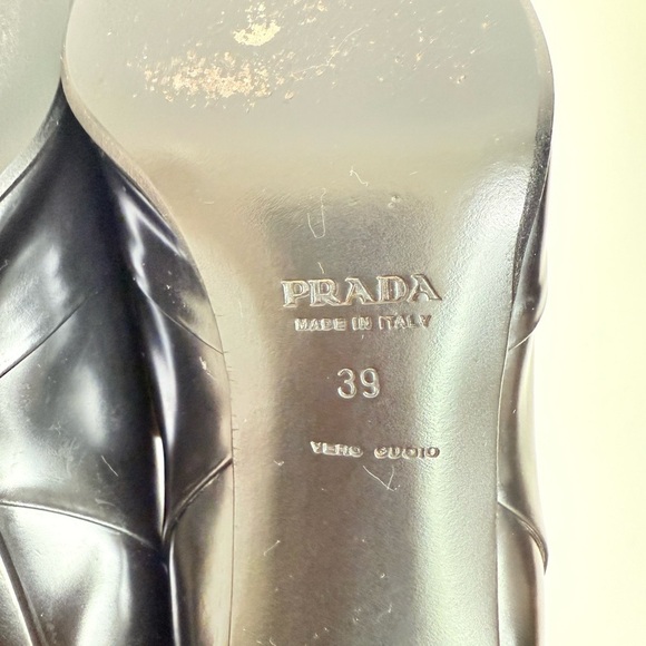 Prada Vintage Black pleated brushed leather square toe pumps EU 39 - Picture 7 of 8
